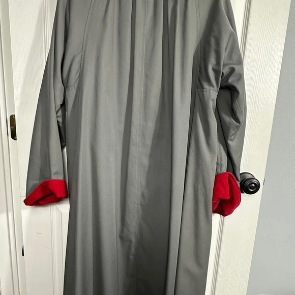 Vintage Braefair for Lord & Taylor gray trench coat with red interior/trim. Sz 4 - Picture 13 of 13